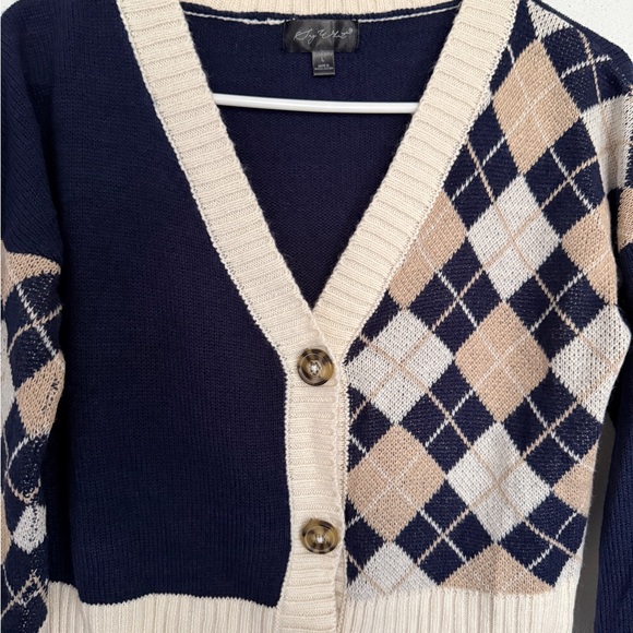 Large Navy and Cream Argyle Sweater - Picture 7 of 11